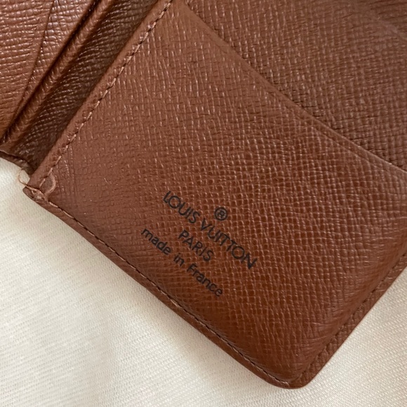 Louis Vuitton Leather Wallet/ Card holder - Picture 3 of 6